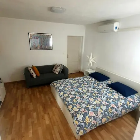 Cozy Near Hospital * 斯普利特