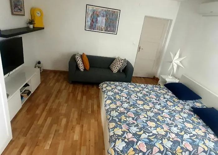 아파트 Cozy Near Hospital